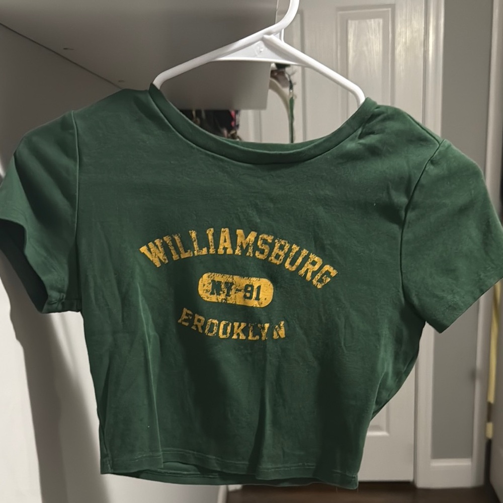 Green cropped tee